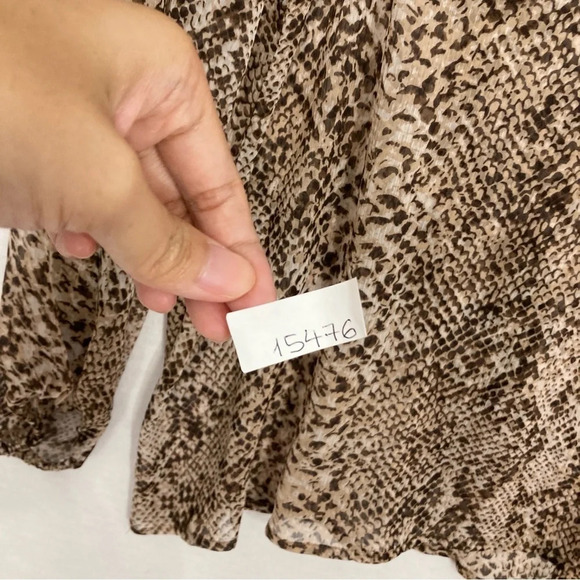 Chico's Animal Print Sheer Fringe Long Sleeve Button Down size XL/3 - Picture 9 of 9